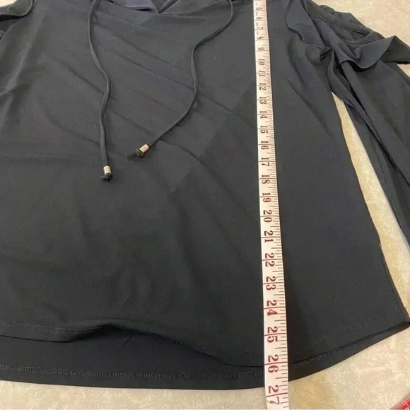 The Limited Black Cold Shoulder Top Size L - Picture 7 of 10